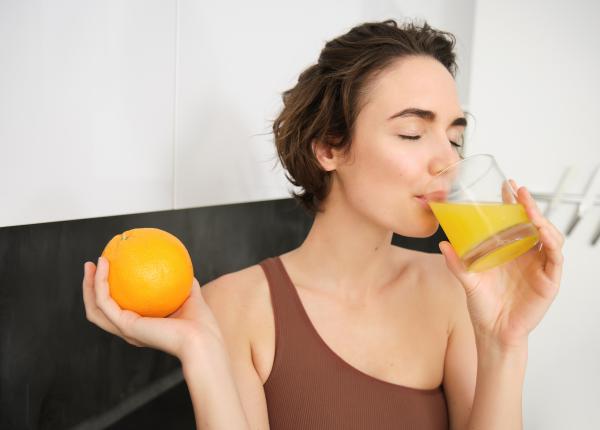 fructe intregi vs sucuri naturale