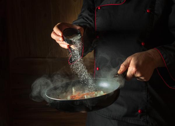 consumul regulat de sare la masa afecteaza sanatatea rinichilor