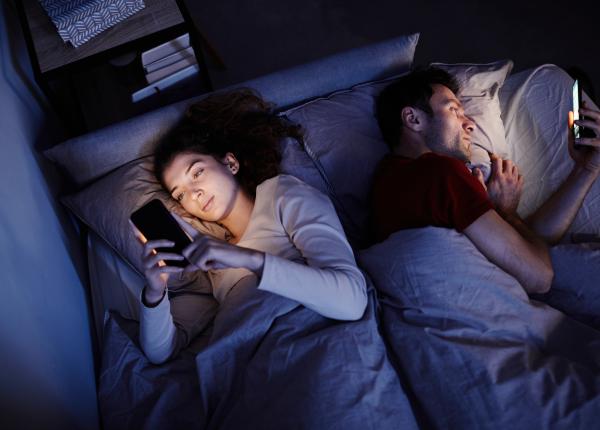 lumina albastra si influenta sa asupra tiparelor de somn