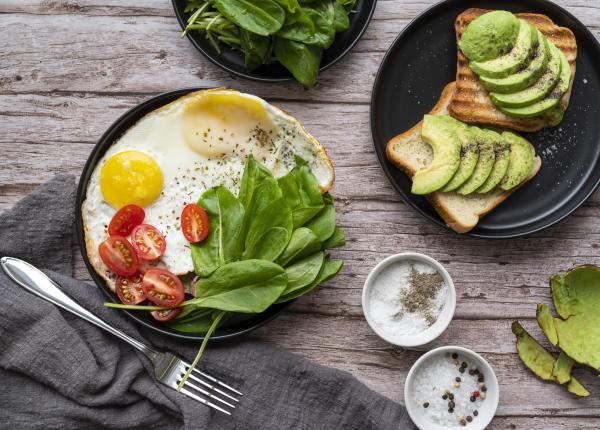 8 alimente care te trezesc dimineata mai bine decat cafea