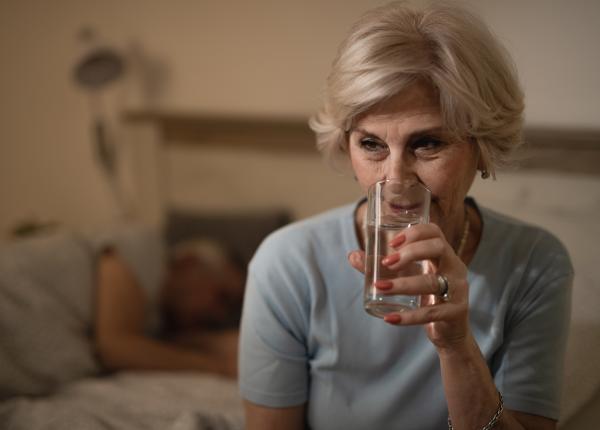 ce se intampla daca bei apa inainte de a te culca