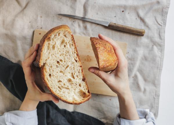 ce se intampla cand mananci paine pe stomacul gol