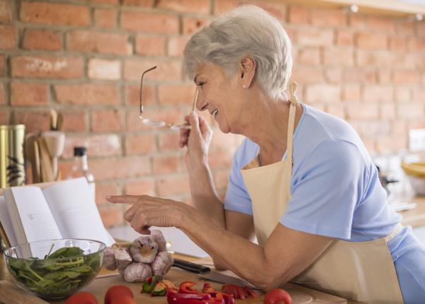 strategii de alimentatie pentru persoanele cu boala alzheimer