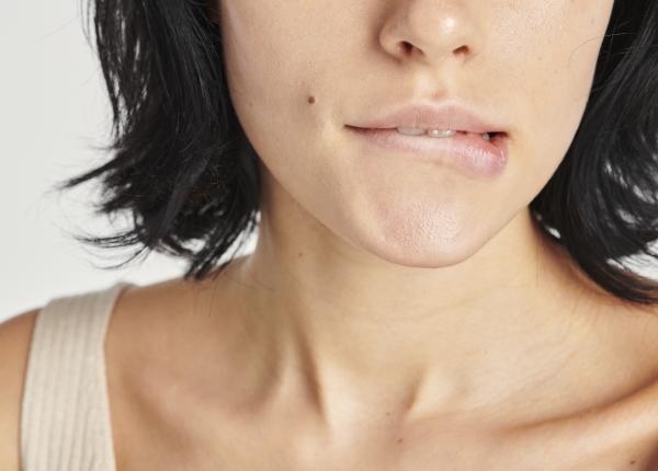 buzele crapate semn al malnutritiei cum le poti trata