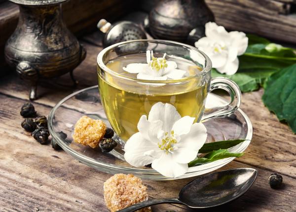 9 motive sa bei ceai de iasomie