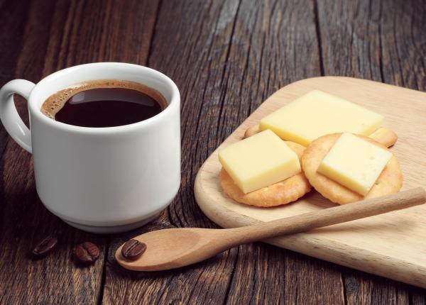 de ce sa iti pui unt in cafea cele 2 ingrediente anti cancer slabesti