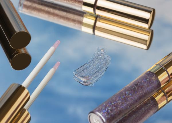 sclipiciul din produsele cosmetice riscant pentru mediul inconjurator la nivelul pielii poate crea iritatii semnificative