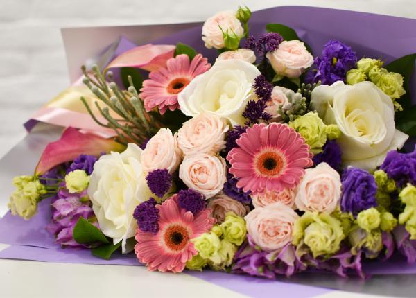 9 flori pe care sa nu le oferi niciodata unei femei unele aduc mare ghinion