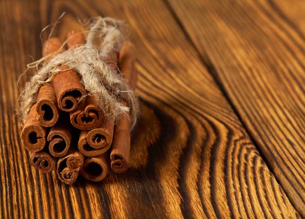 de ce sa adaugi scortisoara in apa cu care speli pe jos