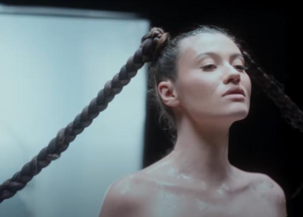 erika isac piesa macarena simboluri puternice video cozi impletite the maiden the mother the crone