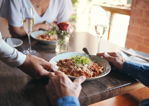 trei semne cheie ale unei tumori pe care nu ar trebui sa le ignori in timp ce iei cina