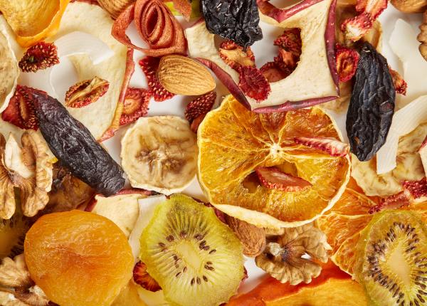 fructele uscate la deshidrator bune dar uscate acasa ligia pop sunt mult mai bune decat cele din comert acelea sunt uscate la 100 de grade garantat