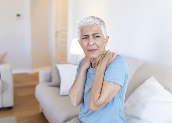 spondiloza este o afectiune degenerativa care afecteaza coloana vertebrala si se dezvolta de obicei odata cu inaintarea in varsta aceasta implica deteriorarea discului intervertebral si a articulatii spondiloza este o afectiune degenerativa care afecteaza coloana vertebrala si se dezvolta de obicei odata cu inaintarea in varsta aceasta implica deteriorarea discului intervertebral si a articulatii