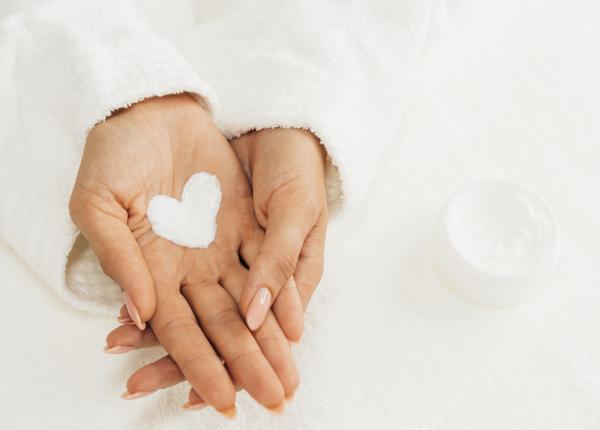 ritualul pentru ingrijirea mainilor necesitate