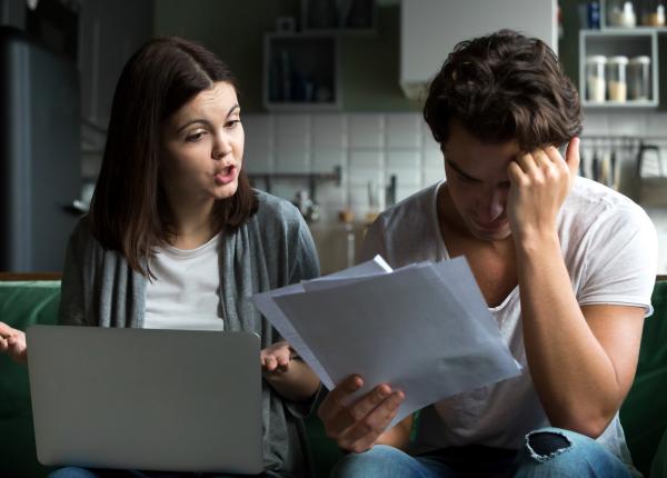 de ce se cearta partenerii de cuplu cand vine vorba de bani g sp r gy rgy de fapt se cearta pe realitatea pe care fiecare o are din copilarie