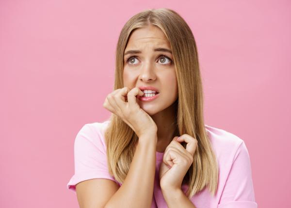 de ce iti rozi unghiile consecintele negative si cum sa iti invingi acest obicei