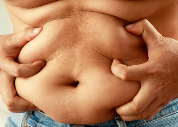 9 bauturi care ard grasimea de pe abdomen si te scapa de colacei le poti bea inainte de culcare