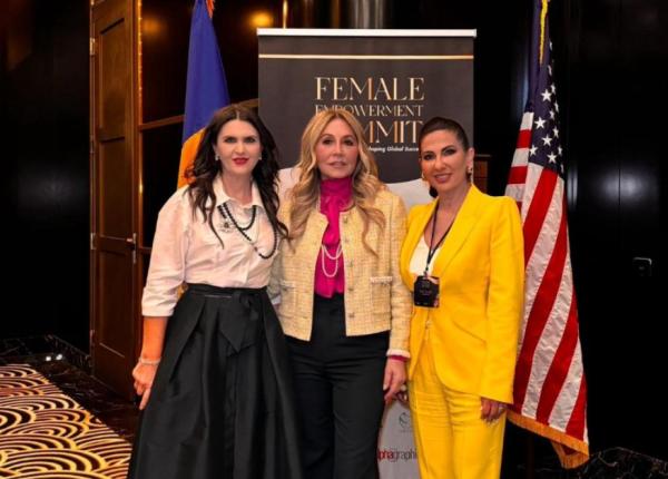 dr dana miricioiu medic chirurg estetician a participat la female empowerment summit alaturi de anastasia soare