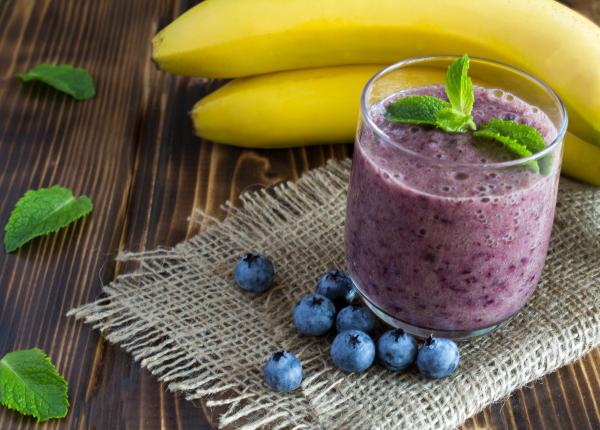 cum sa prepari cel mai sanatos smoothie plin de proteine si antioxidanti contine afine banane si un ingredient la care nu te astepti