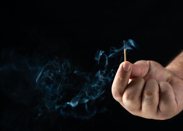 trucul simplu pentru a elimina petele galbene de pe degete trucul simplu pentru a elimina petele galbene de pe degete