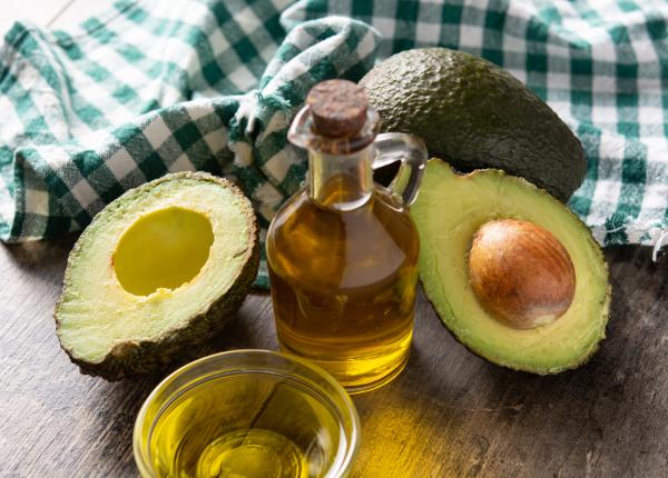 beneficiile uleiului de avocado pentru pielea ta