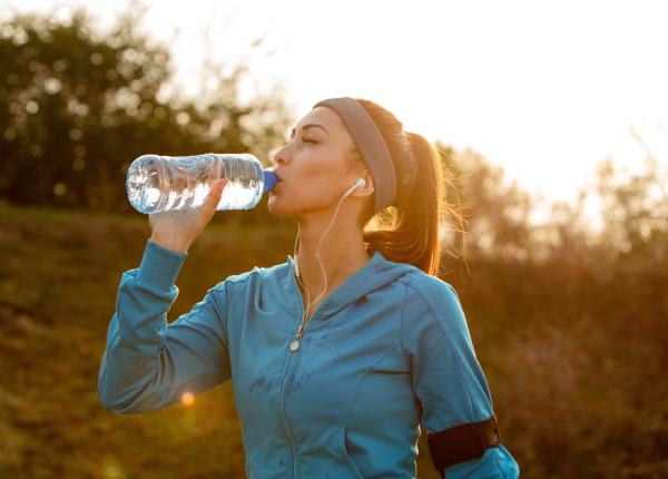 poti sa slabesti daca bei mai multa apa