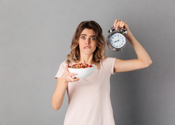 regula celor 3 mese pe zi nu trebuie sa fie batuta in cuie ligia pop ne am invatat sa mancam mult cu cat mancam mai mult cu atat ne scurtam ani din viata