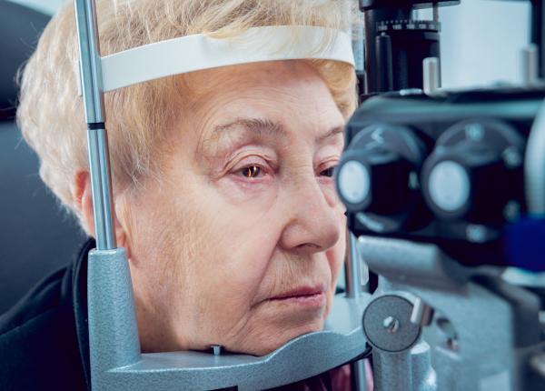 vederea unei femei cu tumoare intraorbitala salvata de medicii din iasi tumoarea avea 4 cm