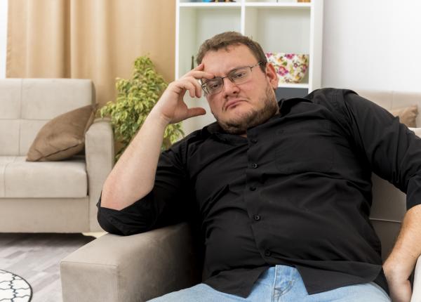 ce sa fac ca sa nu mai fiu anxios radu leca psihologul care a fost obez incepe sa isi coloreze parul sa isi faca tatuaje sa aiba cele mai noi gadgeturi dar nu va ajunge unde ii este locul