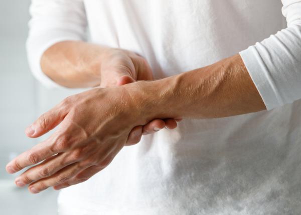 amorteala bratului stang de la disconfort la urgenta medicala