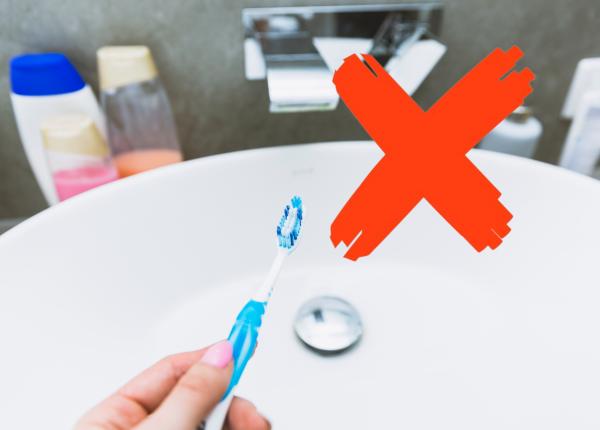 de ce sa nu mai umezesti niciodata periuta de dinti inaite sa o folosesti medicul stomatolog arata marea greseala pe care ai facut o pana acum