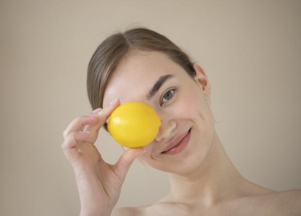 beneficiile si riscurile utilizarii sucului de lamaie in tratamentul acneei de ce sucul proaspat stors este mai bun decat cel din magazin