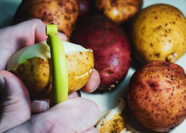 de ce sa nu mai arunci niciodata coaja cartofilor 6 lucruri utile pe care le poti face din coaja