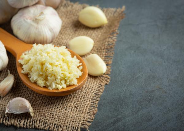 eficacitatea usturoiului crud in tratarea acneei