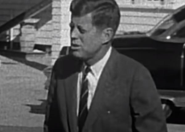 de ce dormea john f kennedy pe o scandura de lemn saltea dureri de spate