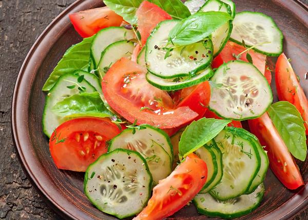 ce se intampla cand mananci salata de rosii si castraveti