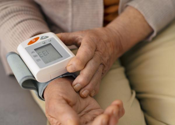 hipertensiune arteriala simptome tensiometru