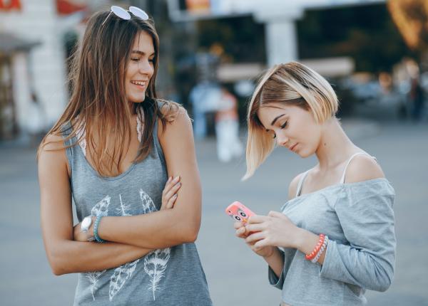 cum sa recunosti si sa abordezi prieteniile unilaterale