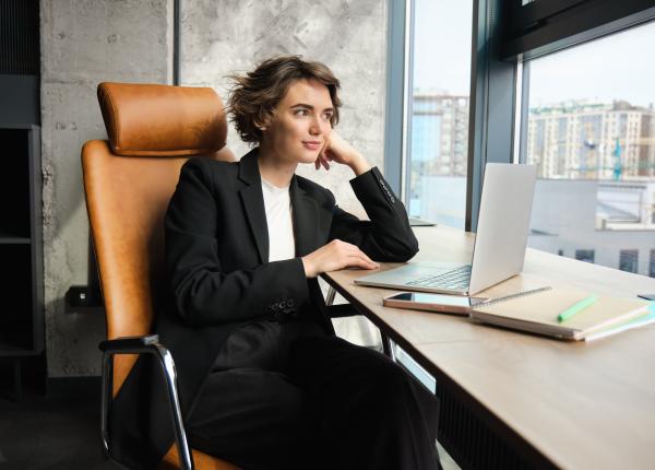 cum pot introvertitii sa devina lideri eficienti