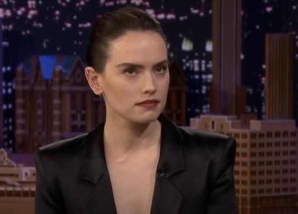 daisy ridley actrita din star wars diagnosticata cu boala basedow graves credeam ca toata lumea ma enerveaza de fapt era boala