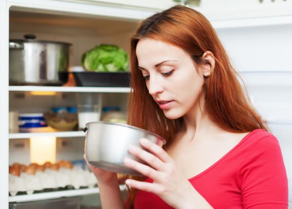 de ce sa nu mai pui alimente calde in frigider greseala care iti distruge figiderul si strica toata mancarea