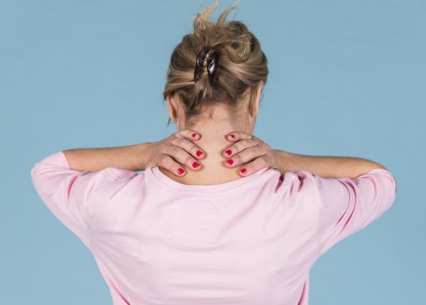 trosnitul gatului nesanatos gat trosnit