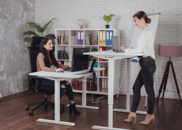 reducerea durerilor de spate cu birourile in picioare vine cu un pret