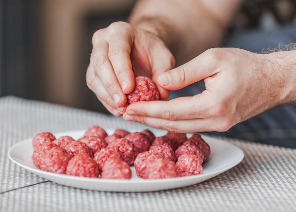 legatura dintre consumul de carne procesata si riscul de dementa rezultatele unui studiu pe termen lung