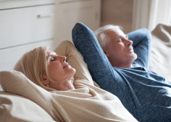 dormitul pe spate un risc mai mare de alzheimer