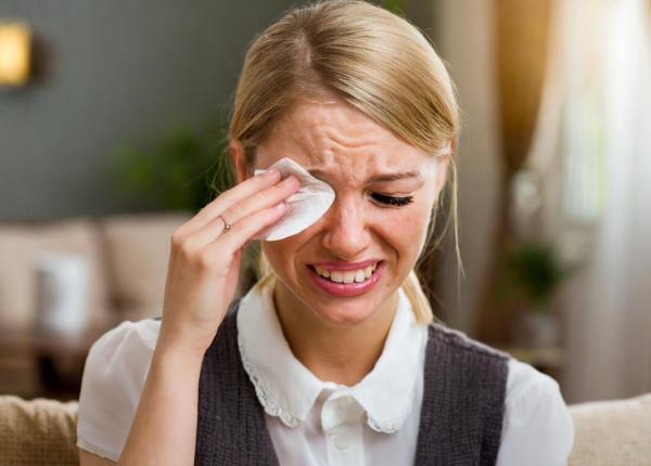 ce se intampla daca iti bagi rimel in ochi