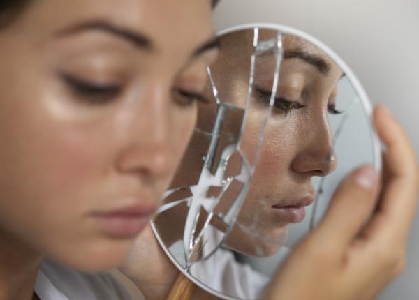 dismorfia corporala lupta cu imaginea de sine