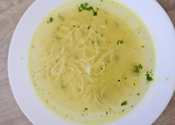 supa de pui clara de ce iti iese supa alba galbena sau tulbure de ce sa pui albus de ou trucul genial care iti repara supa de pui supa de pui clara de ce iti iese supa alba galbena sau tulbure de ce sa pui albus de ou trucul genial care iti repara supa de pui