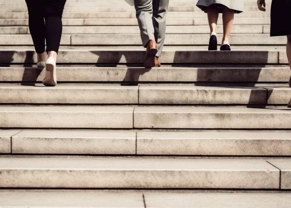 8 afectiuni pe care le ai putea avea daca ramai fara aer in timp ce urci scarile