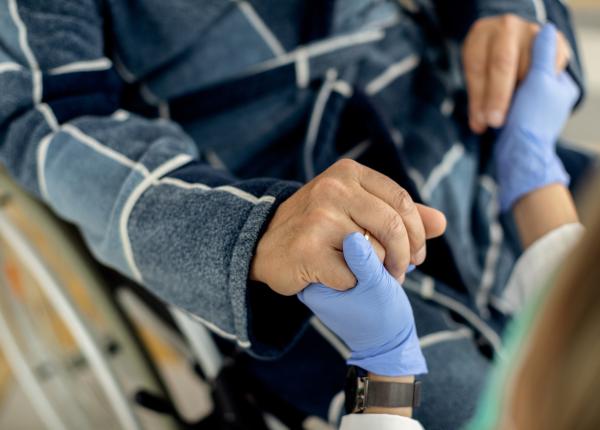 legea care poate lasa pacientii cu dizabilitati fara acces la medicii specialisti de recuperare medicii avertizeaza